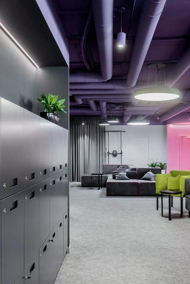 紫色世界 CloudCall公司白俄罗斯办公空间设计欣赏