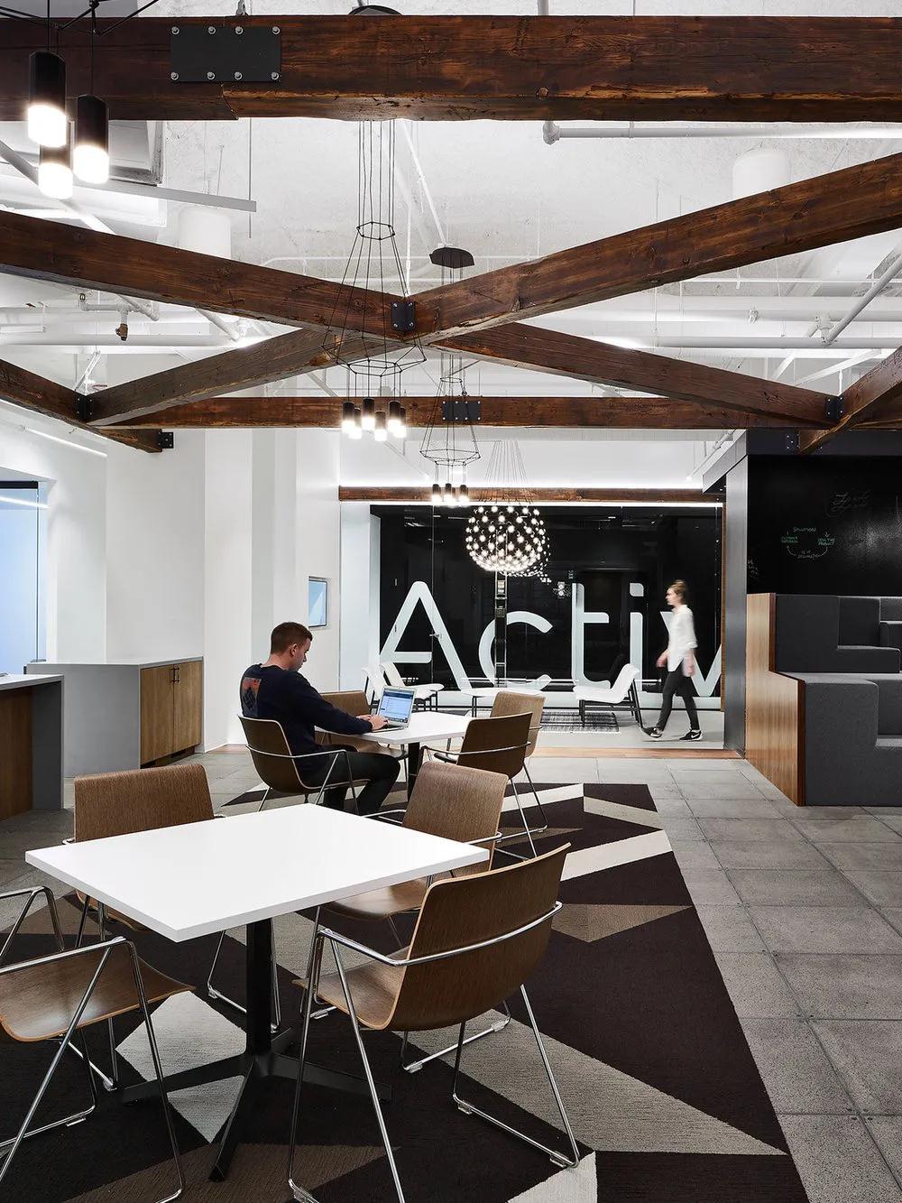 高端奢华 科技巨头ActiveCampaign新办公室设计欣赏