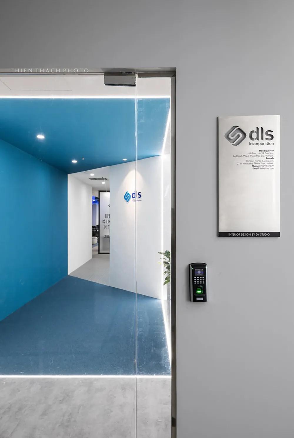 热情洋溢 越南电子商务领头公司DLS总部办公空间设计欣赏